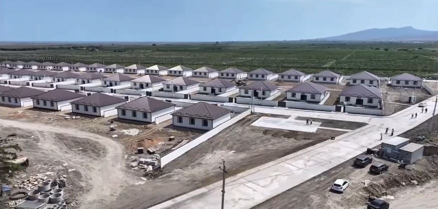 Глава кабмина РД осмотрел новые дома для пострадавших в Мамедкале