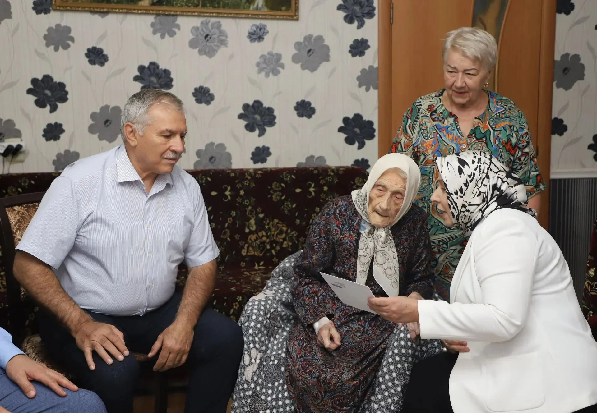 В Кизлярском районе поздравили со 100-летием труженицу тыла Наталью Дука