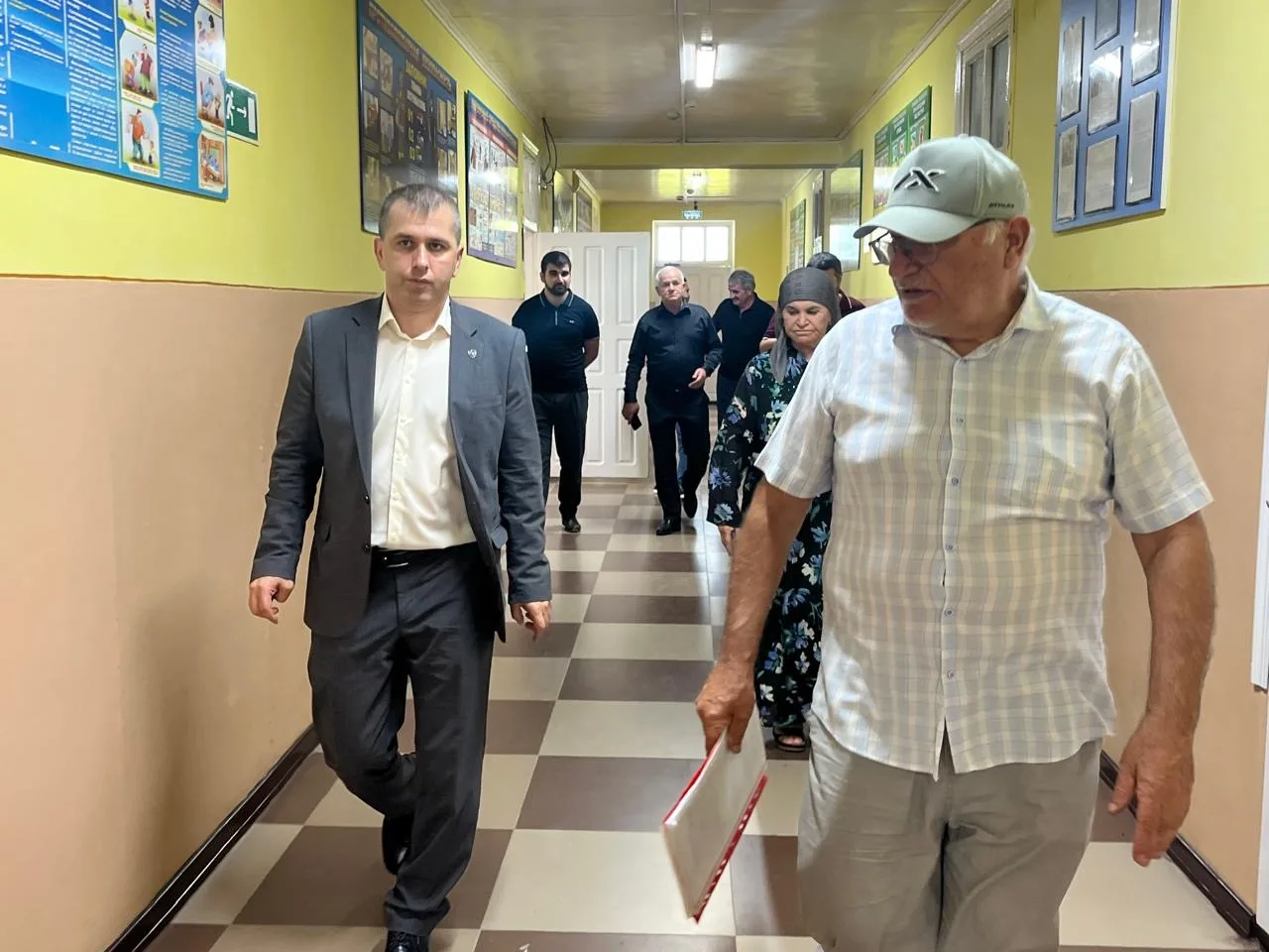 Магомед Валихов: «Медицинская помощь должна быть одинаково доступна и в Махачкале, и в аулах»