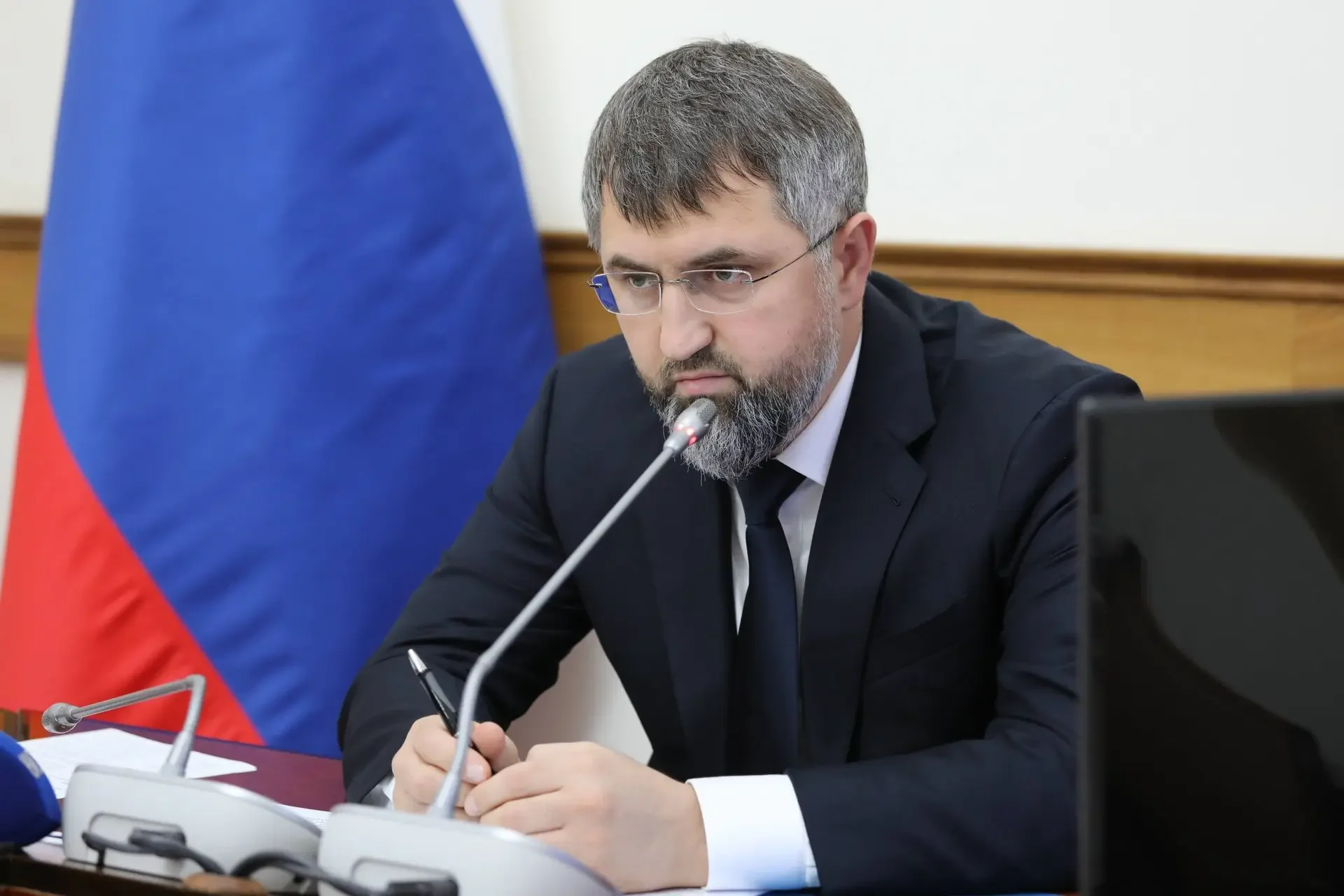 Магомед Рамазанов поручил усилить контроль за питанием 228 тысяч школьников