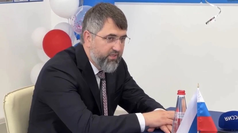 Премьер-министр РД поделился своим пониманием успеха с учениками Байрамаульской СОШ