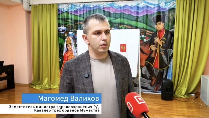 Замминистра здравоохранения РД Магомед Валихов проголосовал на участке № 1099 в Махачкале