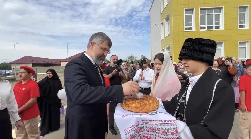 Председатель Правительства Дагестана участвовал на открытии школы в с.Байрамаул Хасавюртовского района