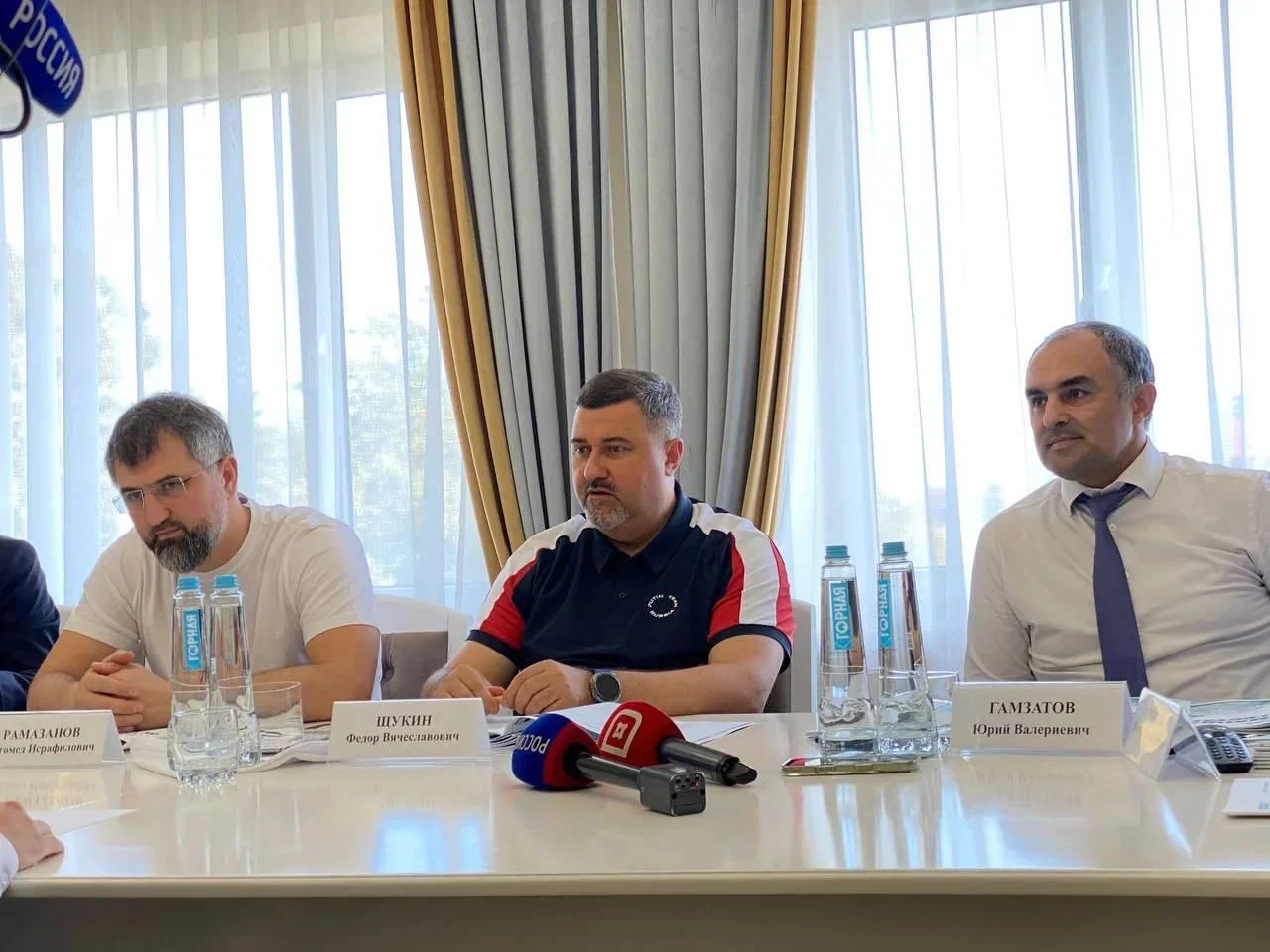 Федор Щукин проводит собеседования с участниками кадровой программы «Команда Дагестана»