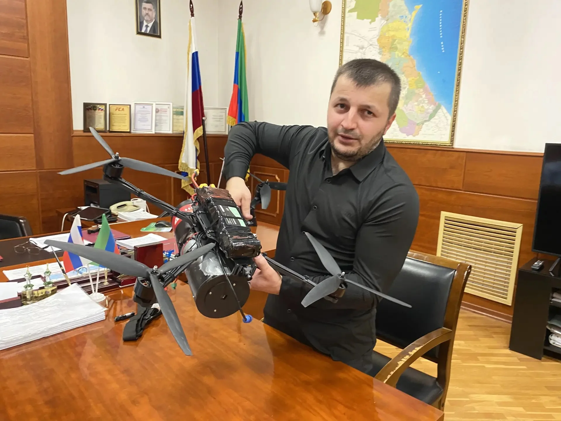 Глава Табасаранского района Магомед Курбанов встретился с участником СВО из села Кужник