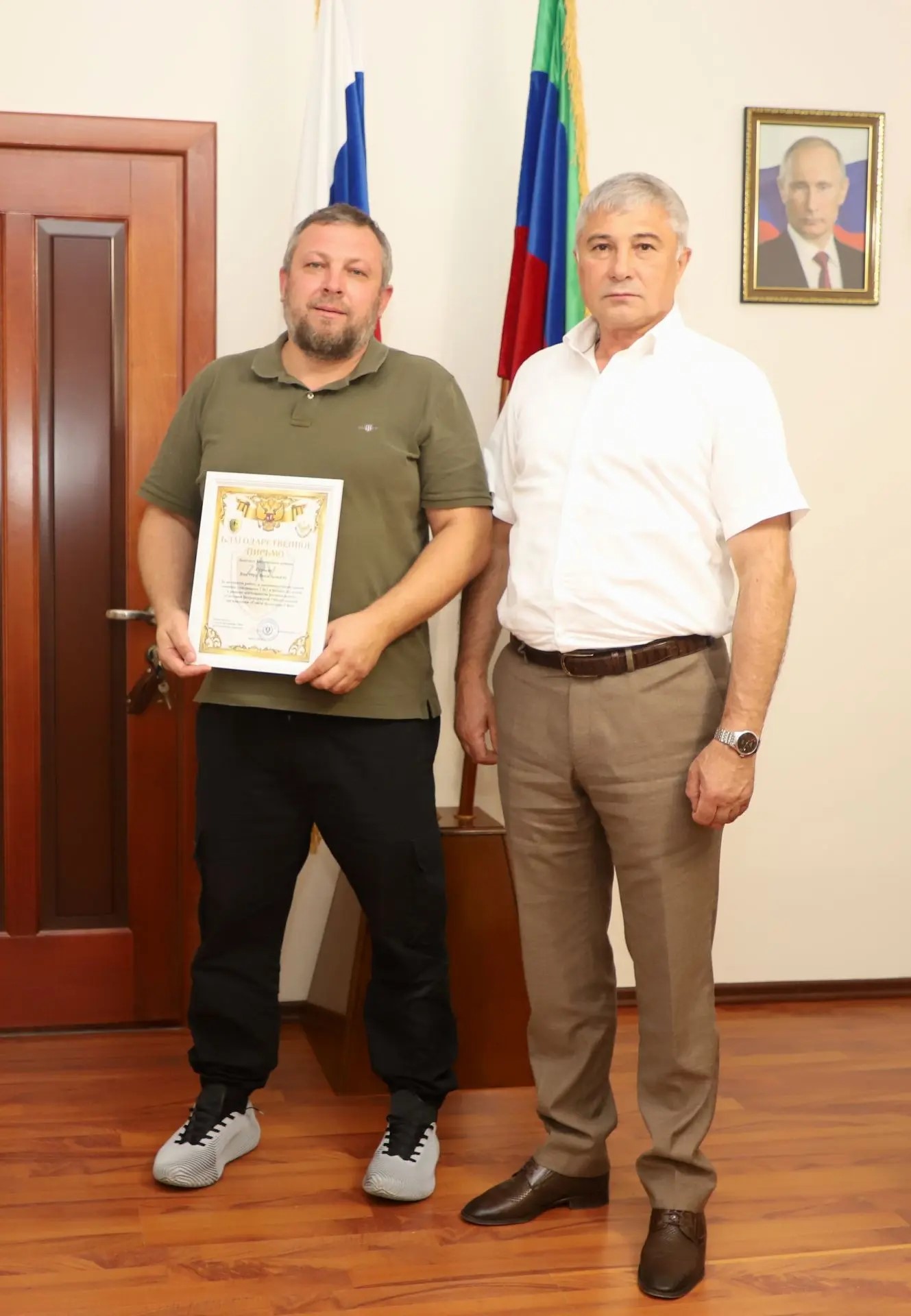 Глава Кизлярского района поблагодарил районного депутата за помощь участникам СВО