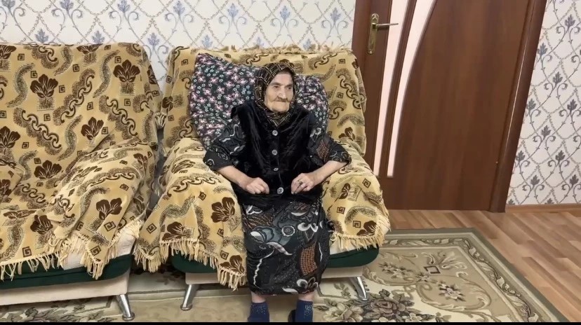 110‑летняя Балажа Абдулалимовна из Белиджи исполнила свой гражданский долг