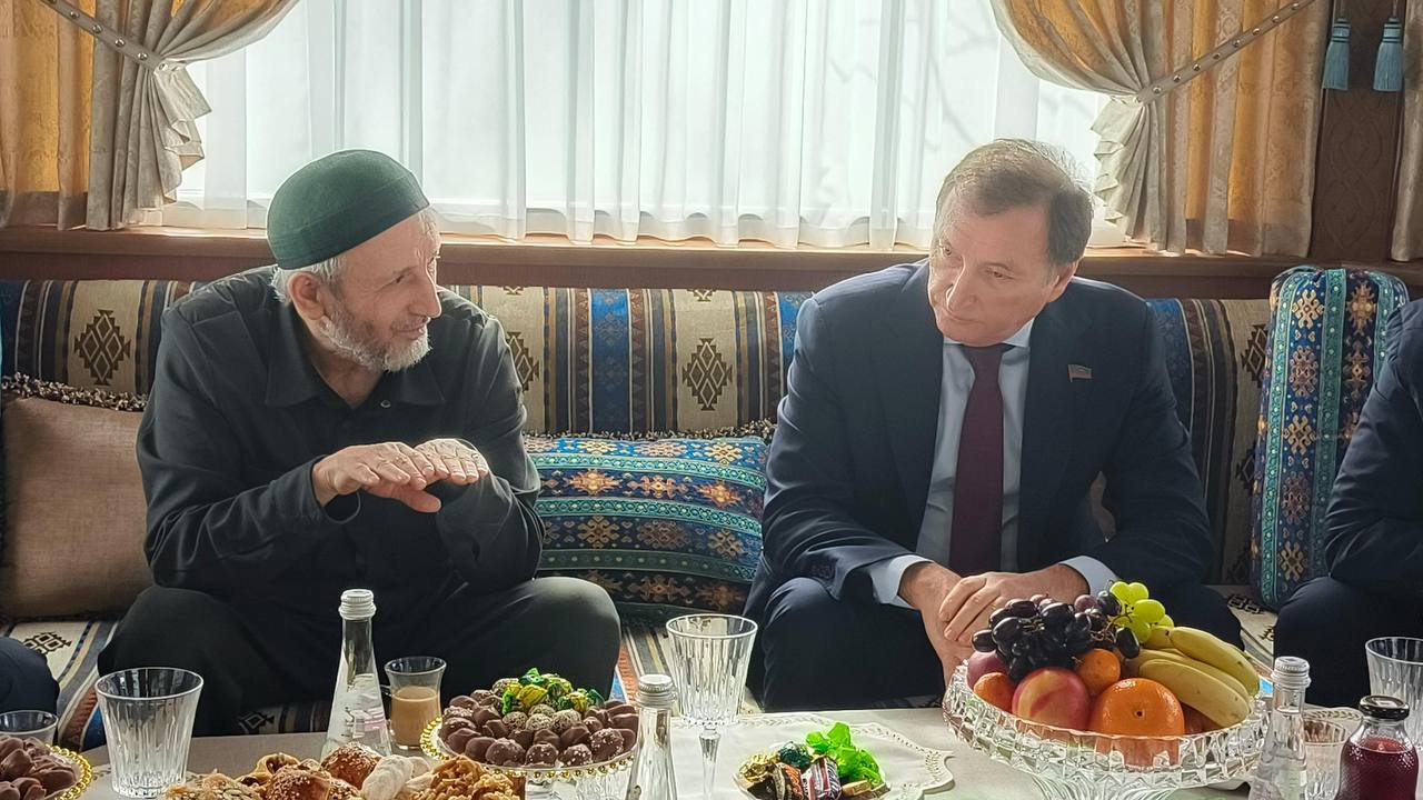 Заур Аскендеров поздравил муфтия Дагестана шейха Ахмада-Афанди Абдулаева с днем рождения