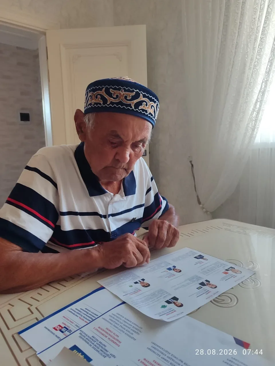 В селе Батыр-Мурза  Ногайского района проголосовал старейший его житель Ханбий Сариев