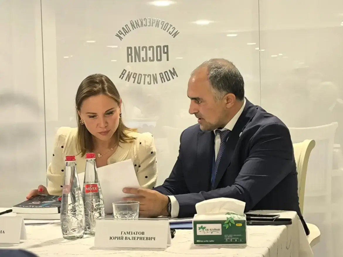 На конференции „Единство народов — Сила России!“ презентовали мобильное приложение для превращения прессы в мультимедийный сервис