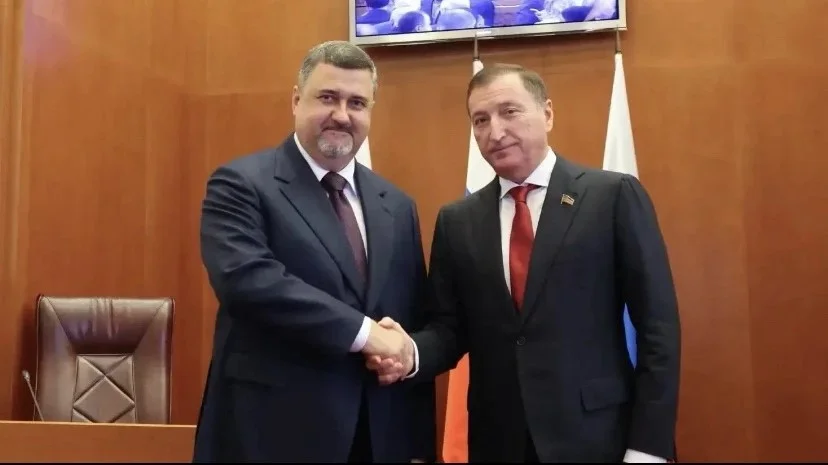 Фёдор Щукин поздравил Заура Аскендерова с избранием на пост Председателя Народного Собрания РД