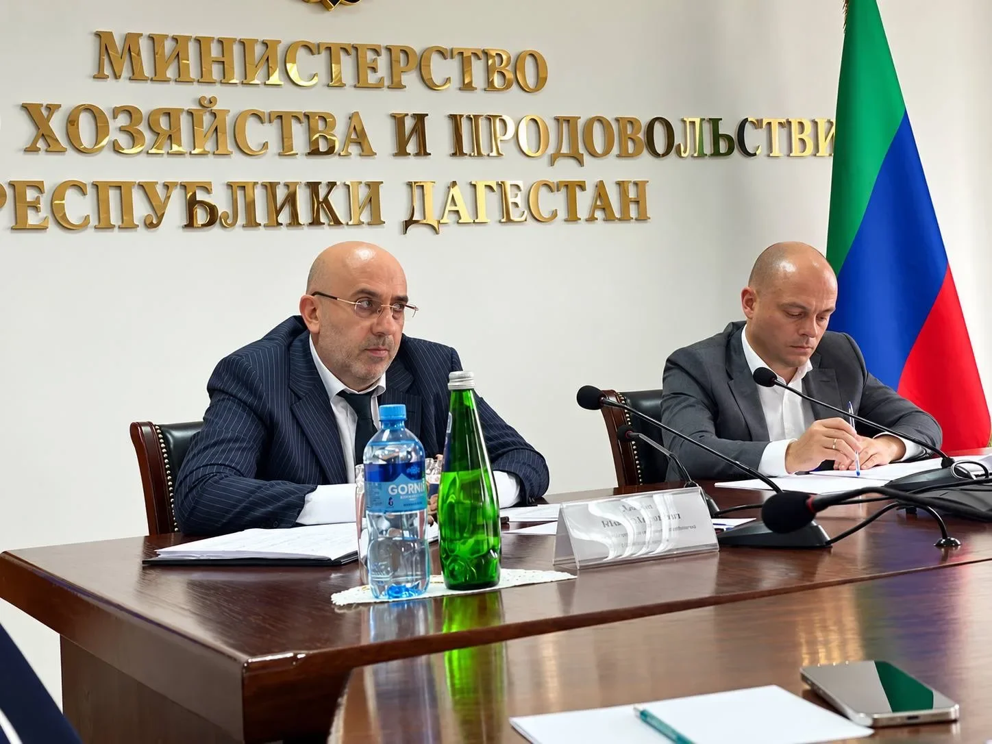 Альберт Хасауов обсудил с коллективом Минсельхозпрода Дагестана сбыт продукции и поддержку аграриев