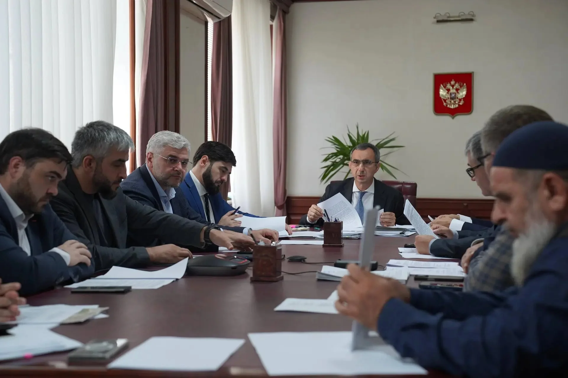 По поручению Председателя Правительства РД: в Минимущества обсудили аренду земель в Карамане у ООО «ПФК «Марс»
