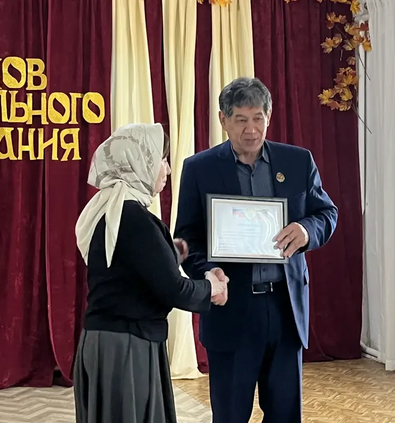 Коькте тувган юлдызлардан ерде оьскен ак шешекейге дейим