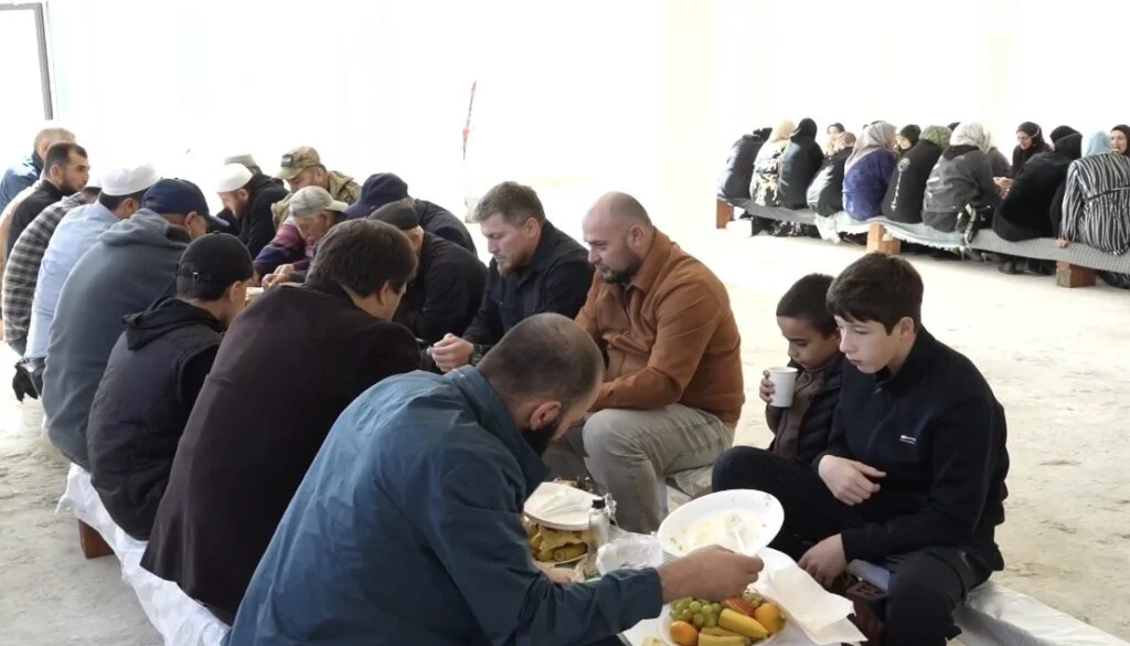 В Ленинкенте прошёл мавлид в строящейся мечети — в память о погибших участниках СВО