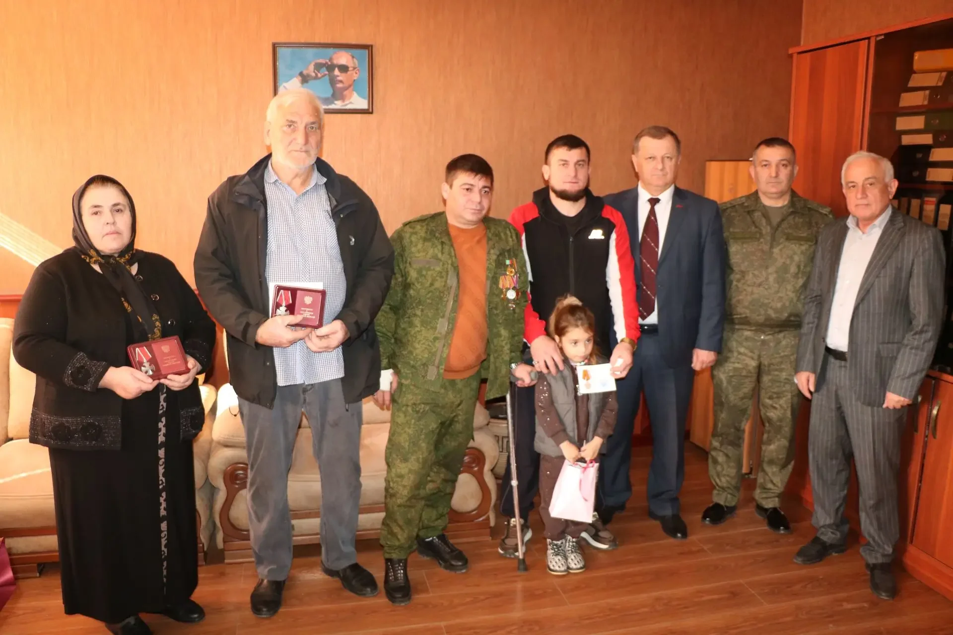 В Казбековском районе вручили государственные награды героям СВО