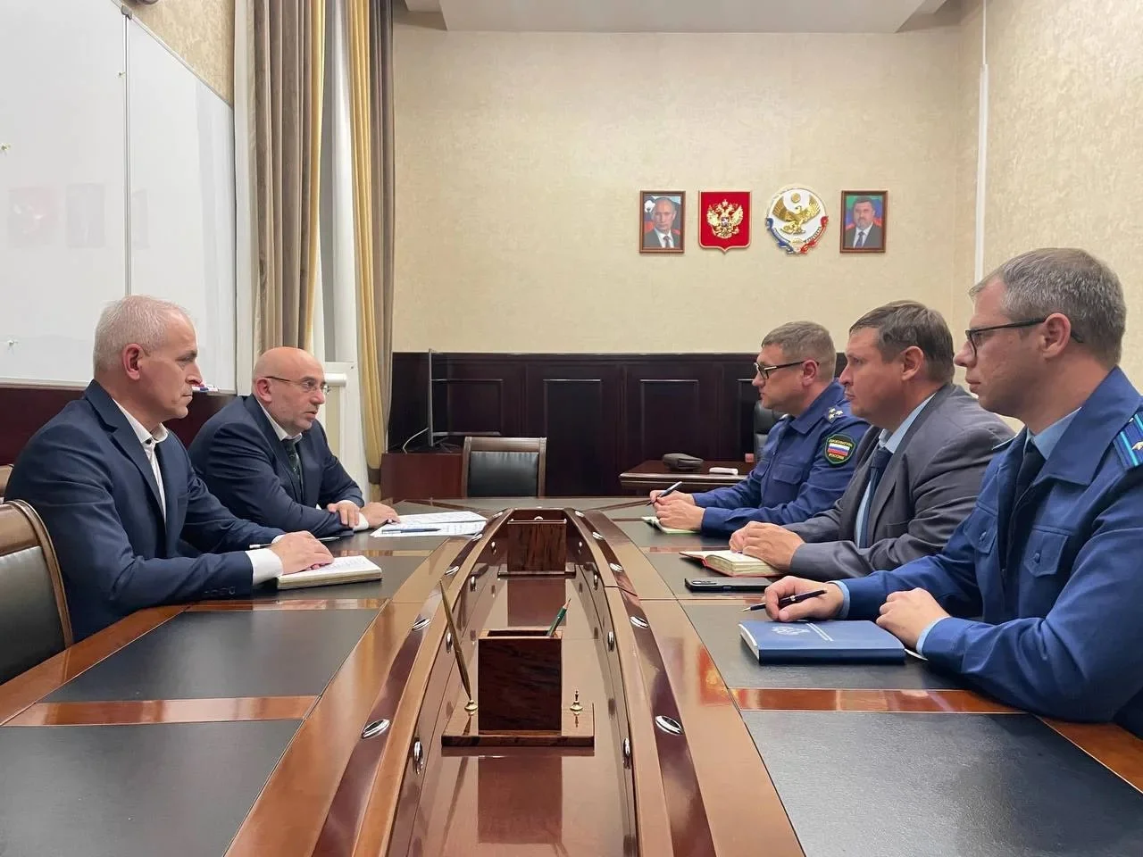 Вопросы экологической безопасности Дагестана обсудили врио зампреда Правительства РД и зампрокурора