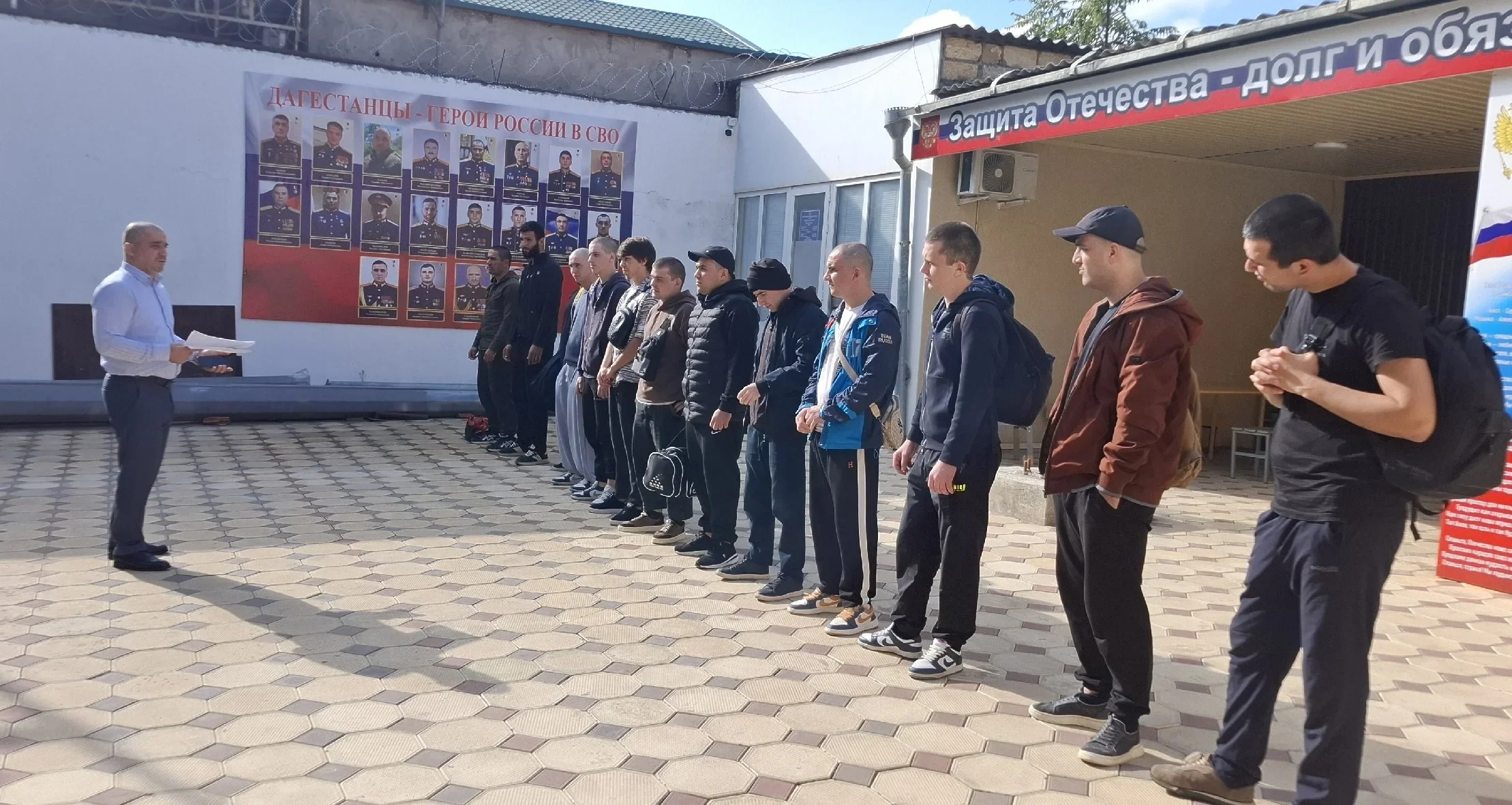 Из Дербента и района на службу проводили 14 новобранцев