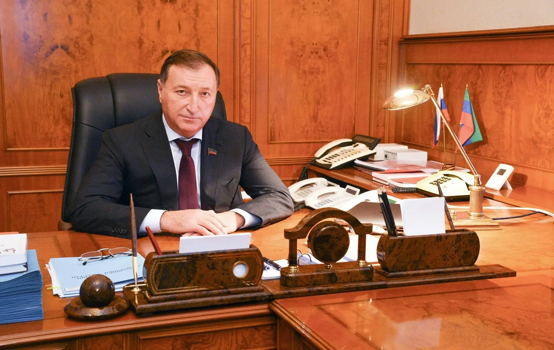 Спикер парламента Дагестана поздравил с 70-летием ДНЯ строителей