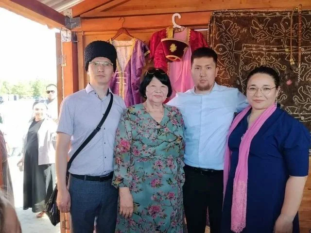 Дослык эм бирлесуьв коьпири болды