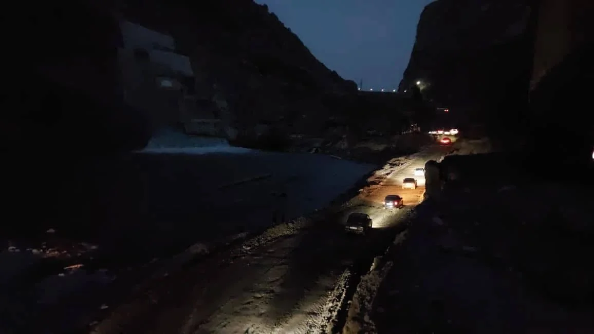 На дороге к поселку Шамилькала временно организовано движение транспорта