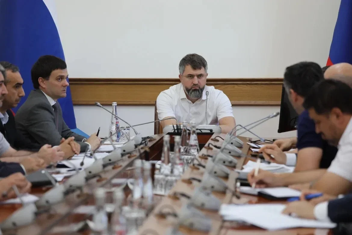 Сергей Назаров провёл совещание по развитию энергетики и ЖКХ Дагестана