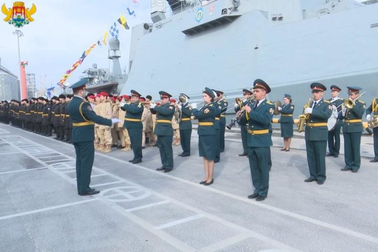 Власти республики и города поздравили с 23 февраля военнослужащих 106-й бригады надводных кораблей Каспийской флотилии