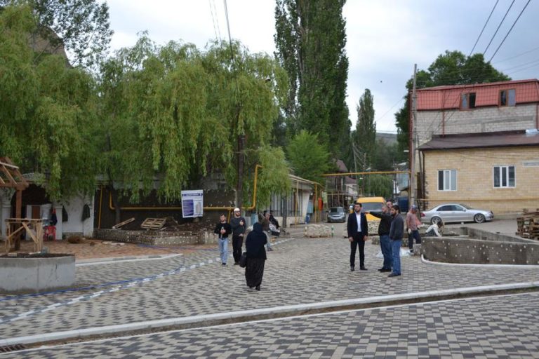 В селе Акуша продолжаются работы по созданию сквера