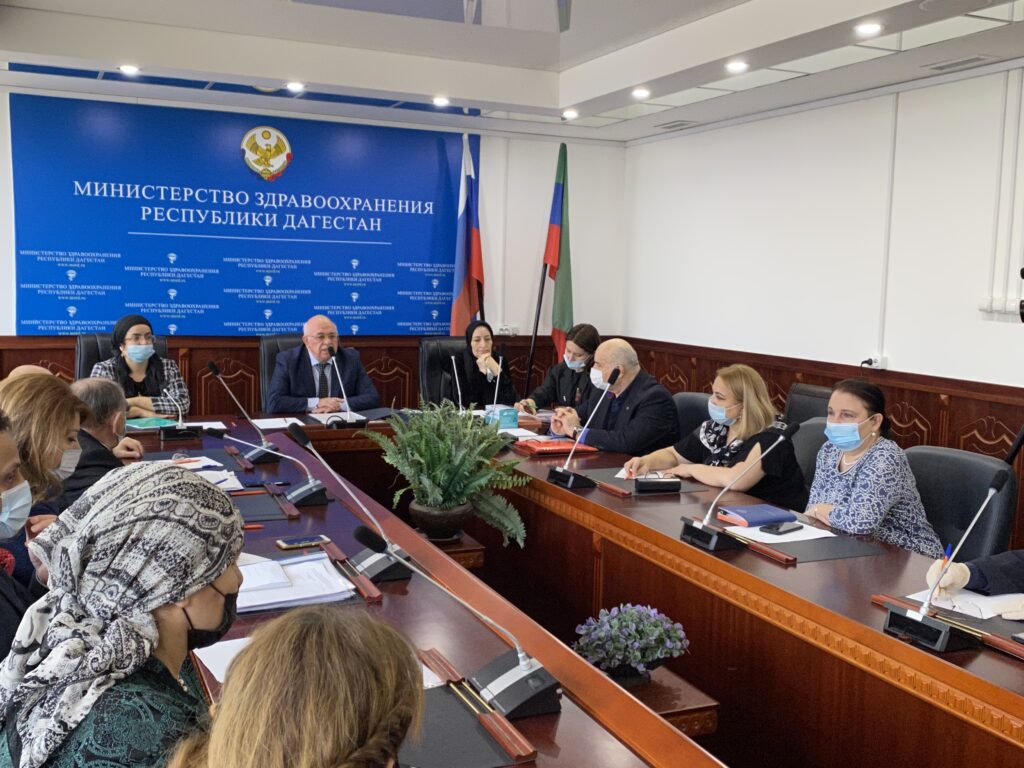 Председатель Общественного совета при Минздраве Дагестана примирил родственников умершей роженицы и сотрудников роддома N2