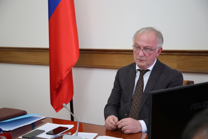 Абдулпатах Амирханов потребовал исключить срывы в предоставлении социальной помощи малоимущим гражданам