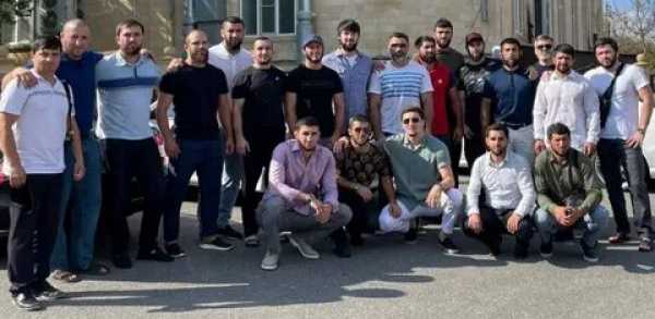 В Избербаше благотворительную акцию в преддверии праздника Курбан-Байрам организовали именитые спортсмены Дагестана