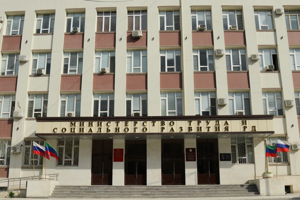 Минтруда Дагестана обеспечит дополнительной профессией более 1000 граждан в рамках нацпроекта «Демография»