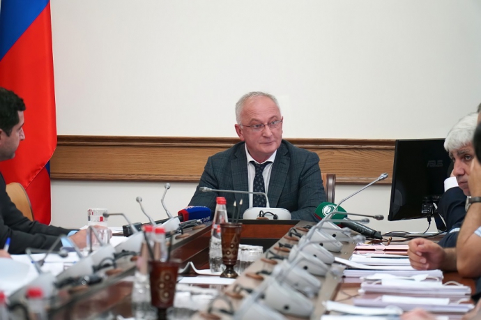 Абдулпатах Амирханов поручил усилить работу по ликвидации убыточных ГУПов