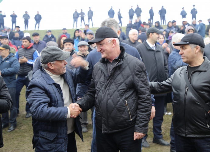 Абдулпатах Амирханов поздравил жителей Дахадаевского района с 90-летием муниципалитета