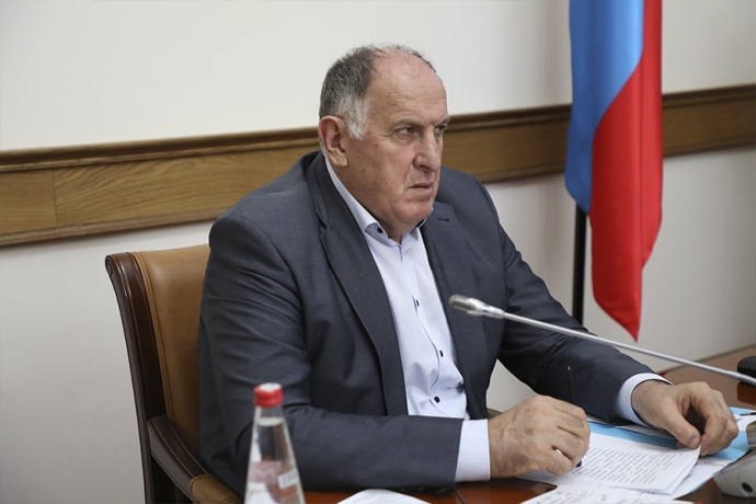 Под руководством Председателя Правительства обсудили проблемы развития Буйнакска