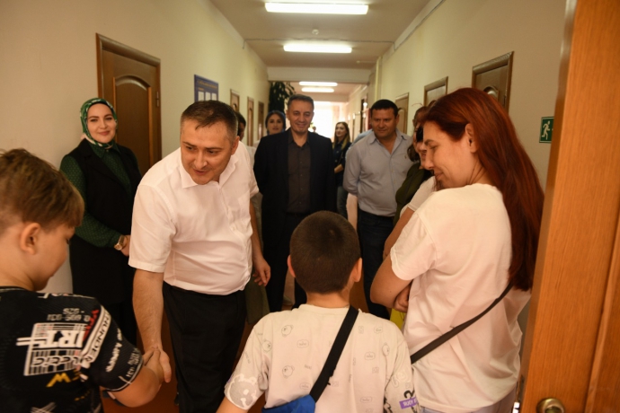 Мурад Казиев навестил граждан, прибывших из ДНР и ЛНР в Реабилитационный центр «Надежда»