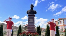 В Шушинской СОШ Новолакского района установили бюст Героя России Дмитрия Серкова