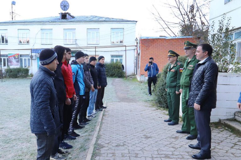 Военкомат Табасаранского района направил 7 призывников в республиканский сборный пункт