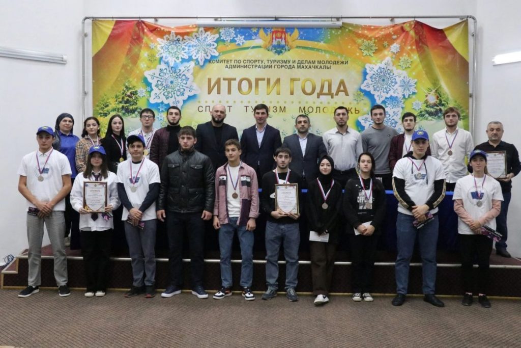Награждение победителей военно-патриотического конкурса «А ну-ка, парни, а ну-ка, девушки!» прошло в Махачкале