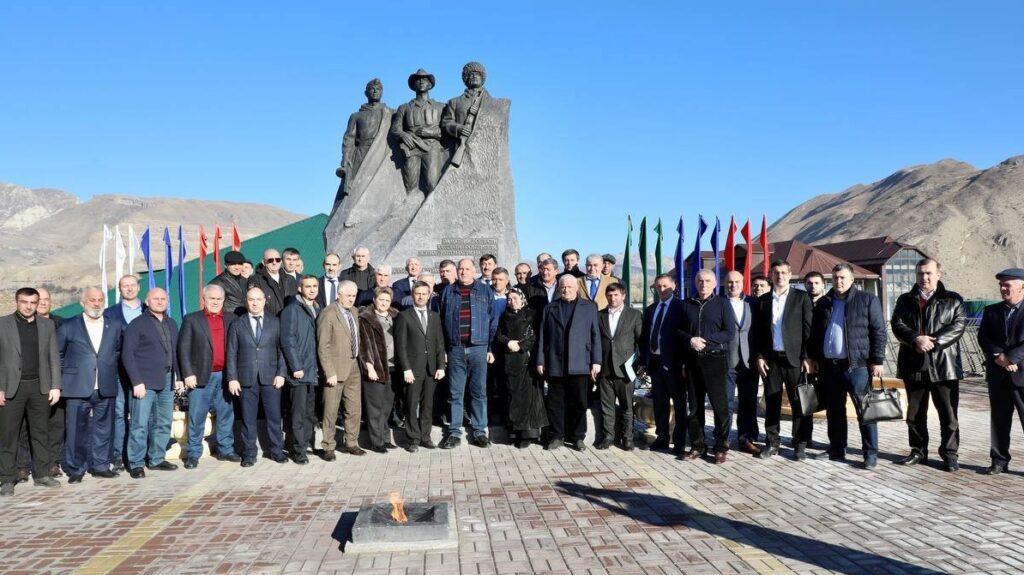 Абдулмуслим Абдулмуслимов призвал сплотиться вокруг Путина