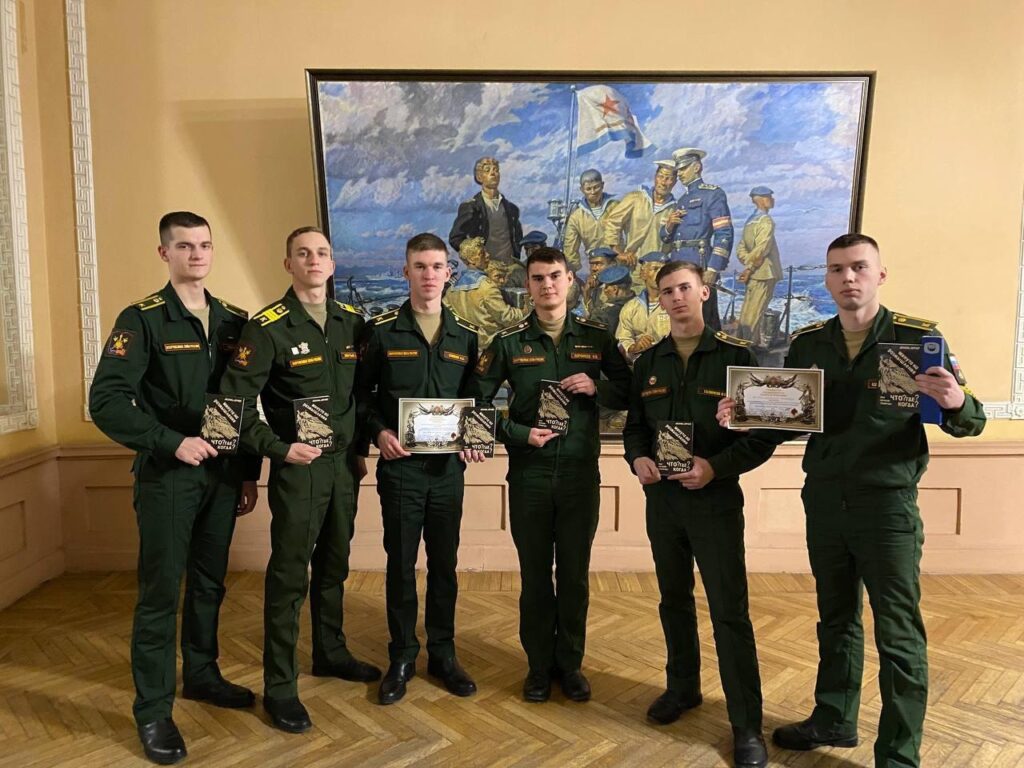 Дагестанец Гасан Гасанов награжден памятными часами от руководства элитарного клуба «Что? Где? Когда?»
