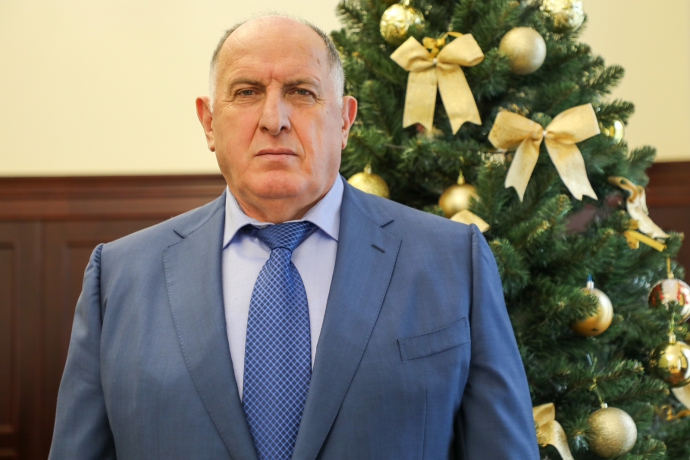 Абдулмуслим Абдулмуслимов поздравил дагестанцев с Новым 2023-м годом