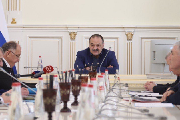 Сергей Меликов проводит совещание по актуальным вопросам