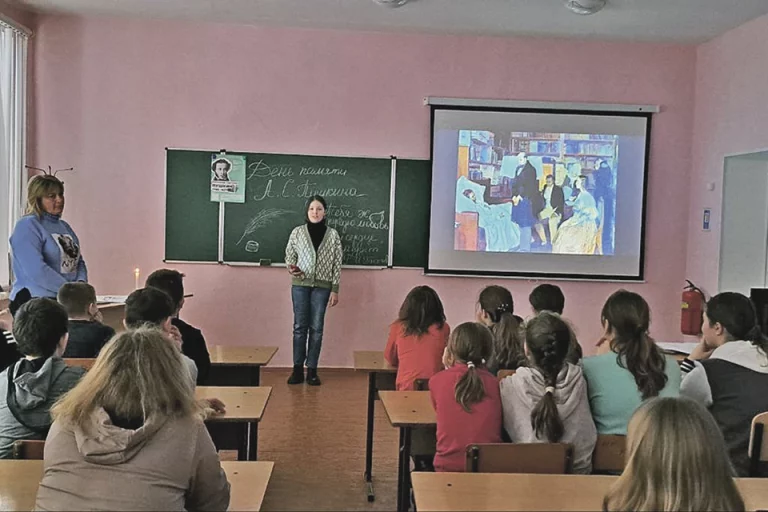 Как в Запорожской области проведут Год педагога и наставника