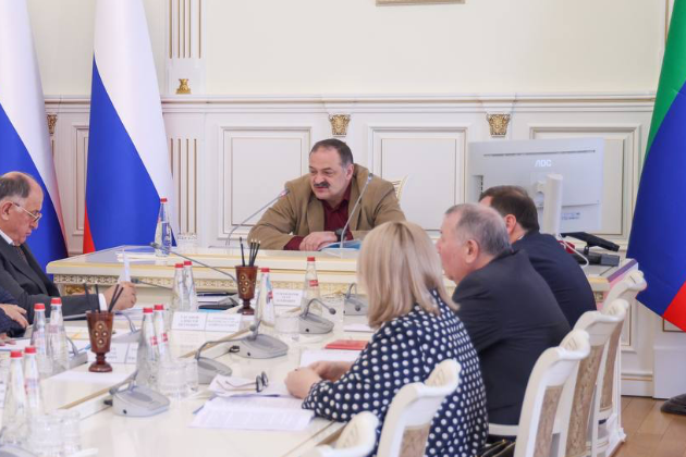 Сергей Меликов поручил провести комплексное расследование в отношении Минздрава РД