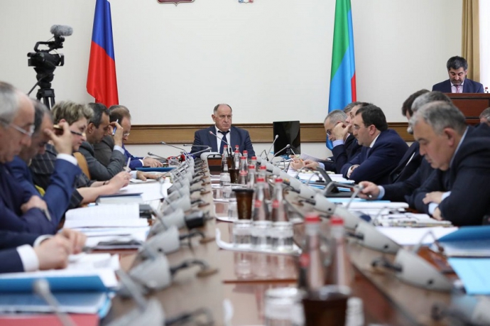 Под руководством Абдулмуслимова обсудили итоги  социально-экономического развития Дагестана за 2022 год