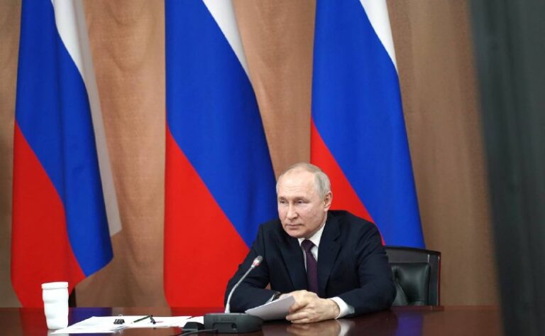 Владимир Путин: Высоких боевых наград за проявленное мужество в рамках СВО уже удостоены представители более сотни национальностей России