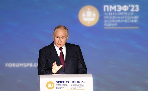 Асият Манкаева: Президент России Путин,  постоянно  на  важных  форумах, отмечает позитивными решениями поддержку  семьям  с детьми