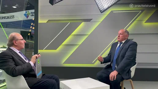 На центральной площади Дербента Путина приветствовали сотни людей