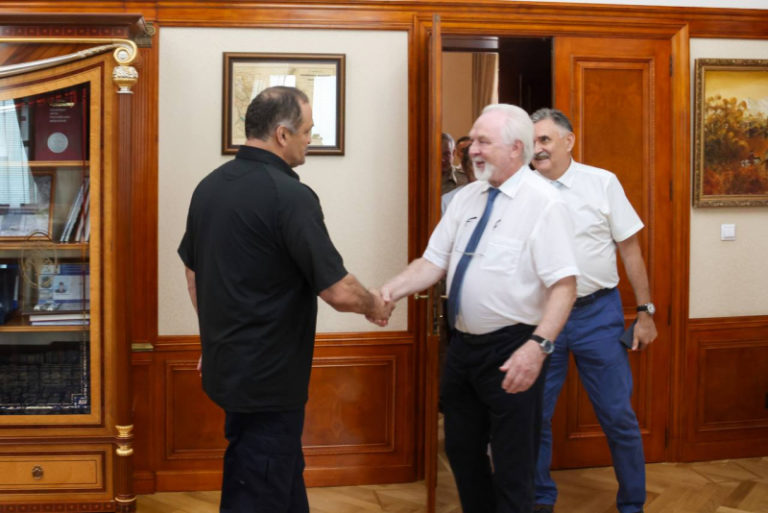 Сергей Меликов провел встречу с председателем Общественного совета при Минобороны РФ Павлом Гусевым